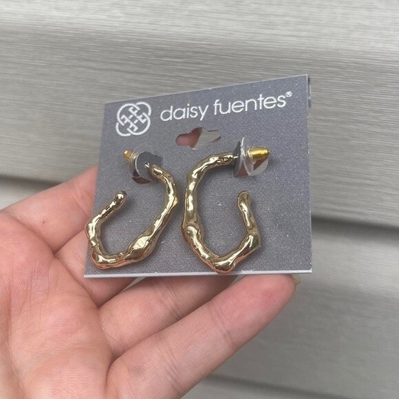 Daisy Fuentes gold abstract open hoop post earrings 1.25 inch - Picture 4 of 4